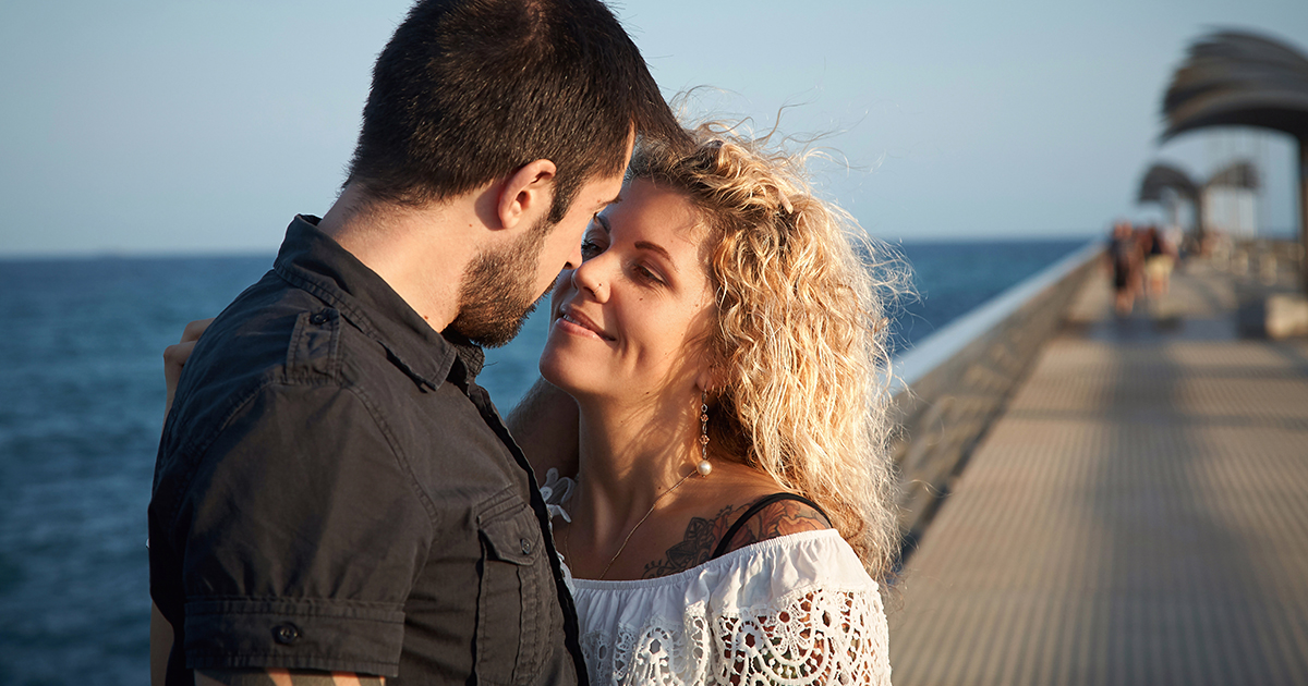 Moja mama przerwała moje wesele i krzyknęła: „On nie jest wystarczająco dobry!”, ale to, co odpowiedział mój narzeczony, sprawiło, że odeszła.