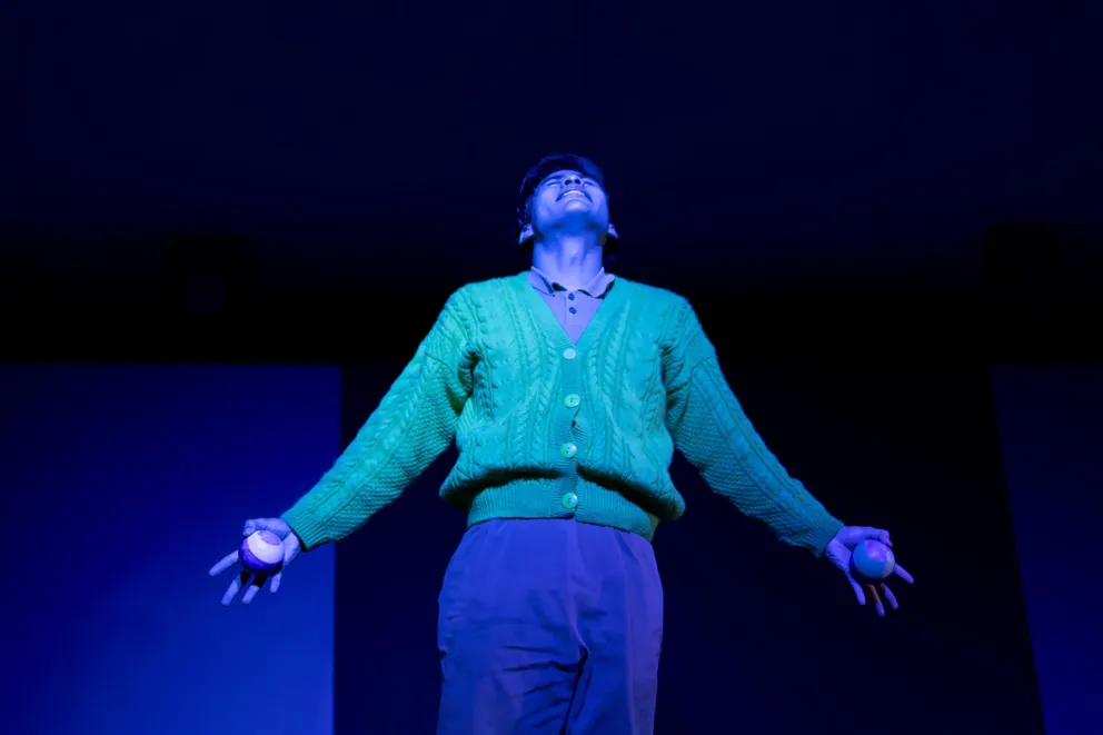 Pochodzący z rodziny nauczycieli, idol lat 80. chroni swoją prywatność — co wiemy o jego stylu życia?