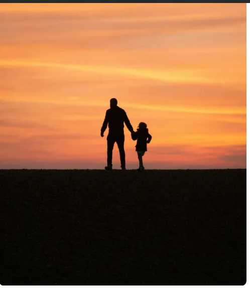 Sekret mojego ojczyma zaskoczył mnie w dniu urodzin, a moja zemsta sprawiła, że rozpłakał się.