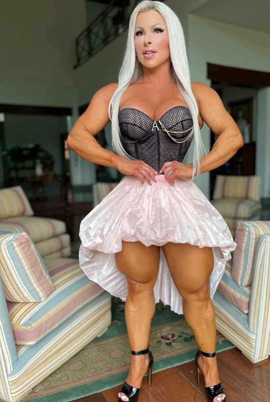 Kulturystka opublikowała zdjęcia ślubne w Internecie, pokazując jednocześnie swojego męża.