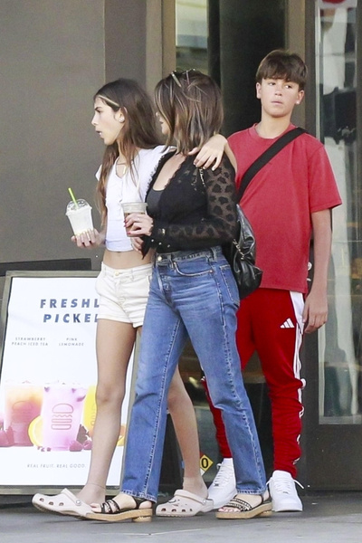 Dzieci Bardema i Cruz przejęły od nich to, co najlepsze. Gwiazdy znalazły się w obiektywach paparazzi.