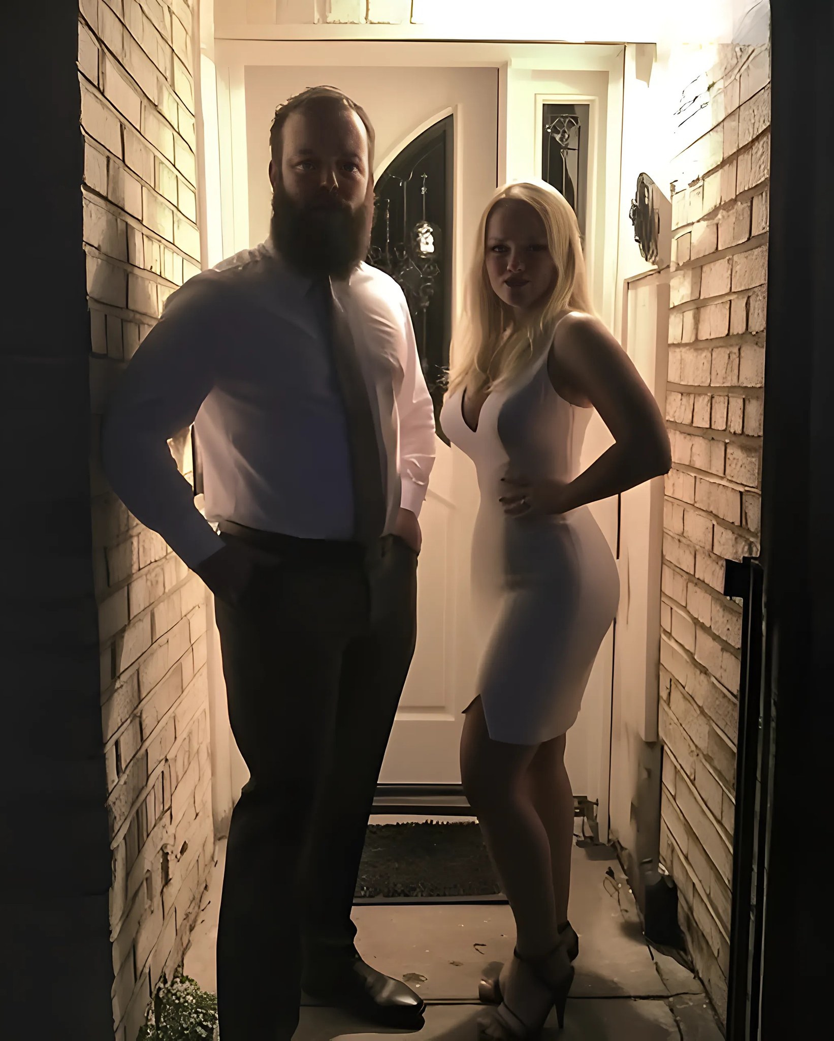 Mężczyzna poszedł na pierwszą randkę ze swoją koleżanką z pracy i zauważył, że ona robi wszystko, aby ją zepsuć.