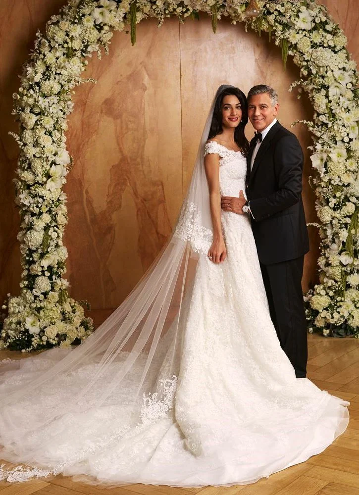 Dziedzice George'a Clooneya. Bliźniacy, którzy są niezwykle podobni do swojego słynnego ojca.