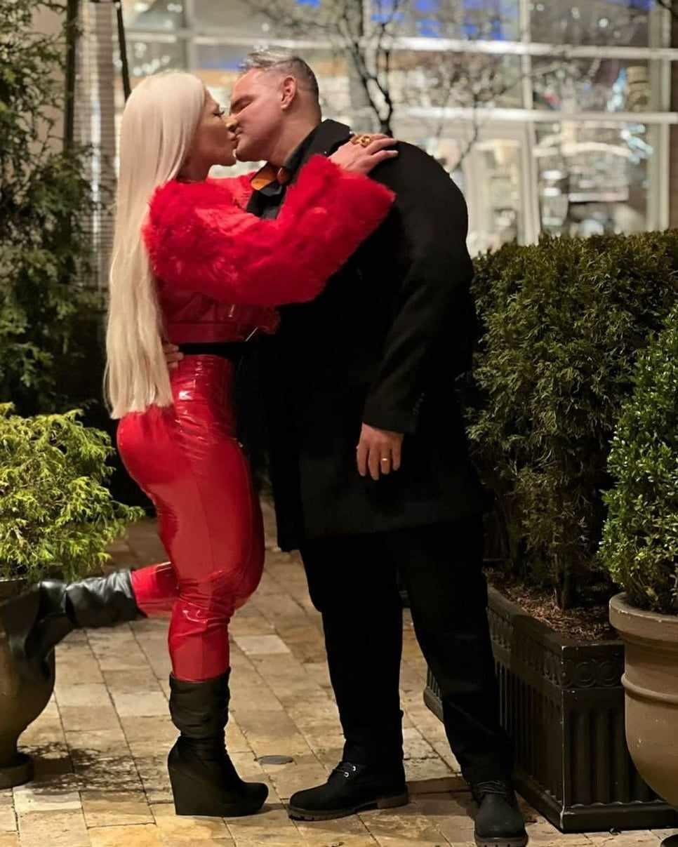 Kulturystka opublikowała zdjęcia ślubne w Internecie, pokazując jednocześnie swojego męża.