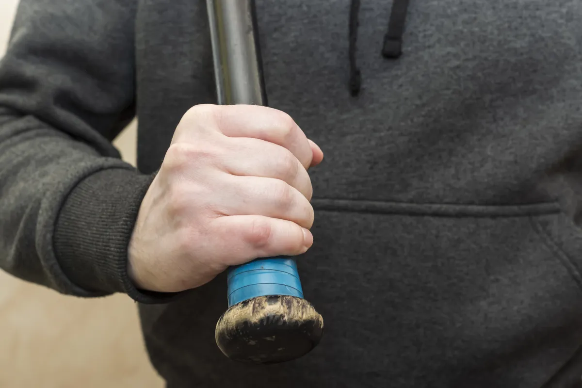 Mój chłopak wyrzucił mnie z domu, gdy dowiedział się, że jestem w ciąży. 26 lat później mój syn złożył mu wizytę.