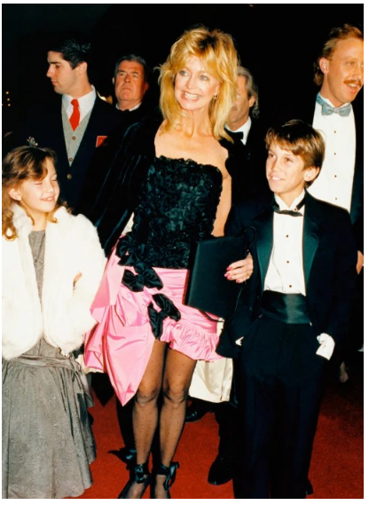 Może ojciec był wpływową osobą, ale na pewno nie chciał brać na siebie odpowiedzialności za dzieci. Dlaczego ta dziewczynka nie miała ojca?