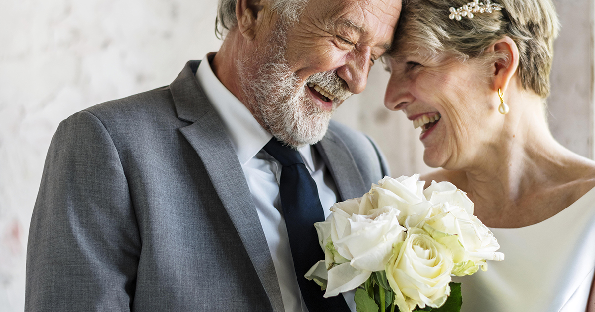W wieku 75 lat znów znalazłam miłość — ale moja córka mówi, że jestem „żałosna”, ponieważ założyłam suknię ślubną.