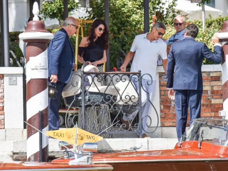 Dziedzice George'a Clooneya. Bliźniacy, którzy są niezwykle podobni do swojego słynnego ojca.