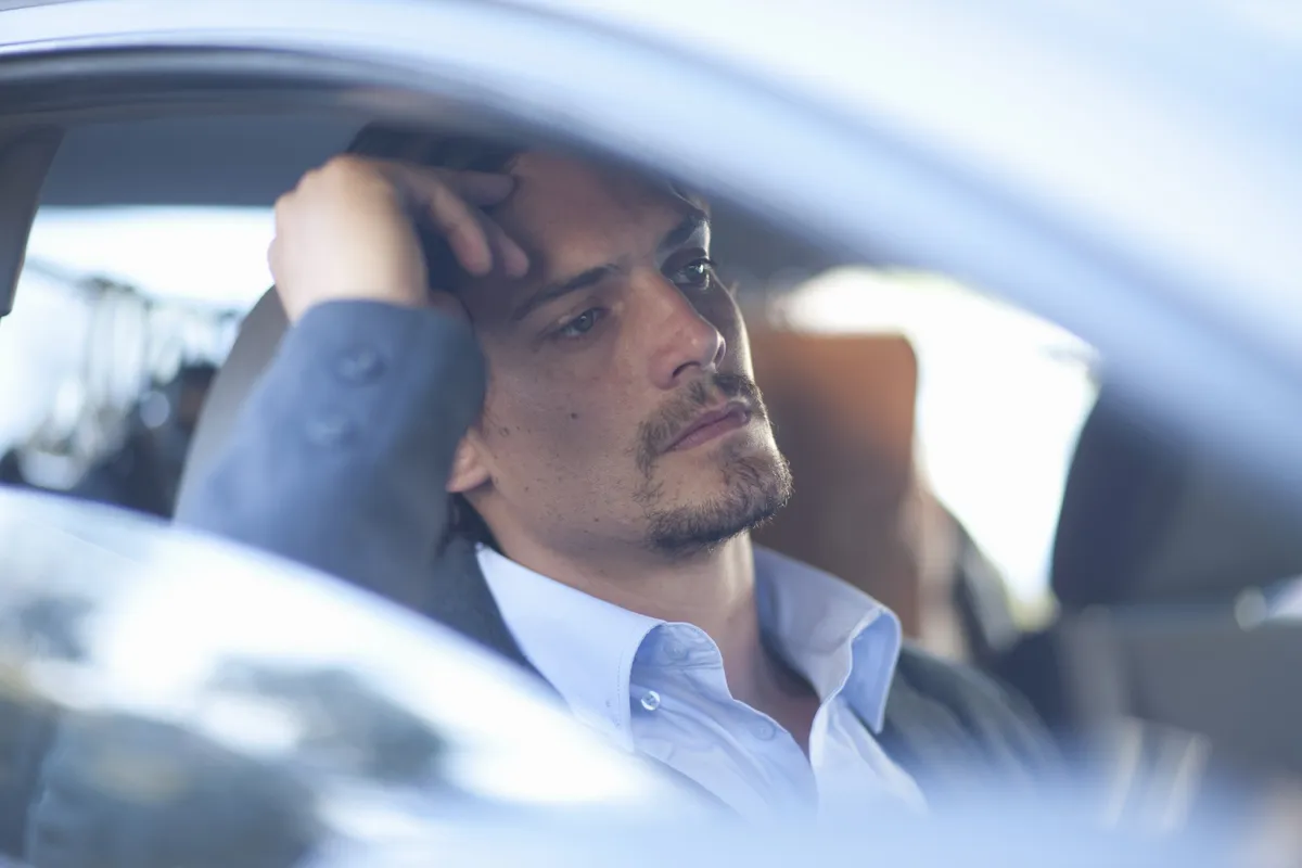 Mój chłopak wyrzucił mnie z domu, gdy dowiedział się, że jestem w ciąży. 26 lat później mój syn złożył mu wizytę.