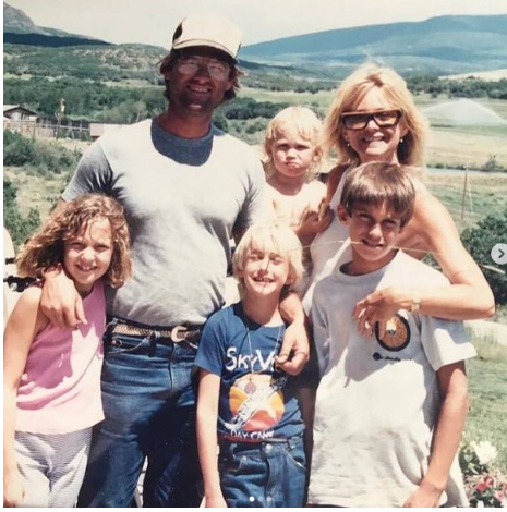 Może ojciec był wpływową osobą, ale na pewno nie chciał brać na siebie odpowiedzialności za dzieci. Dlaczego ta dziewczynka nie miała ojca?