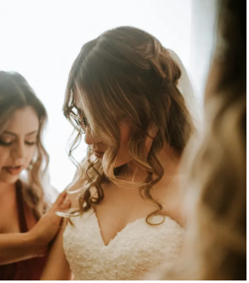 Moja siostra próbowała wybrać dla mnie sukienkę dla druhny, ale nie spodziewała się, że będę ją przerabiać.