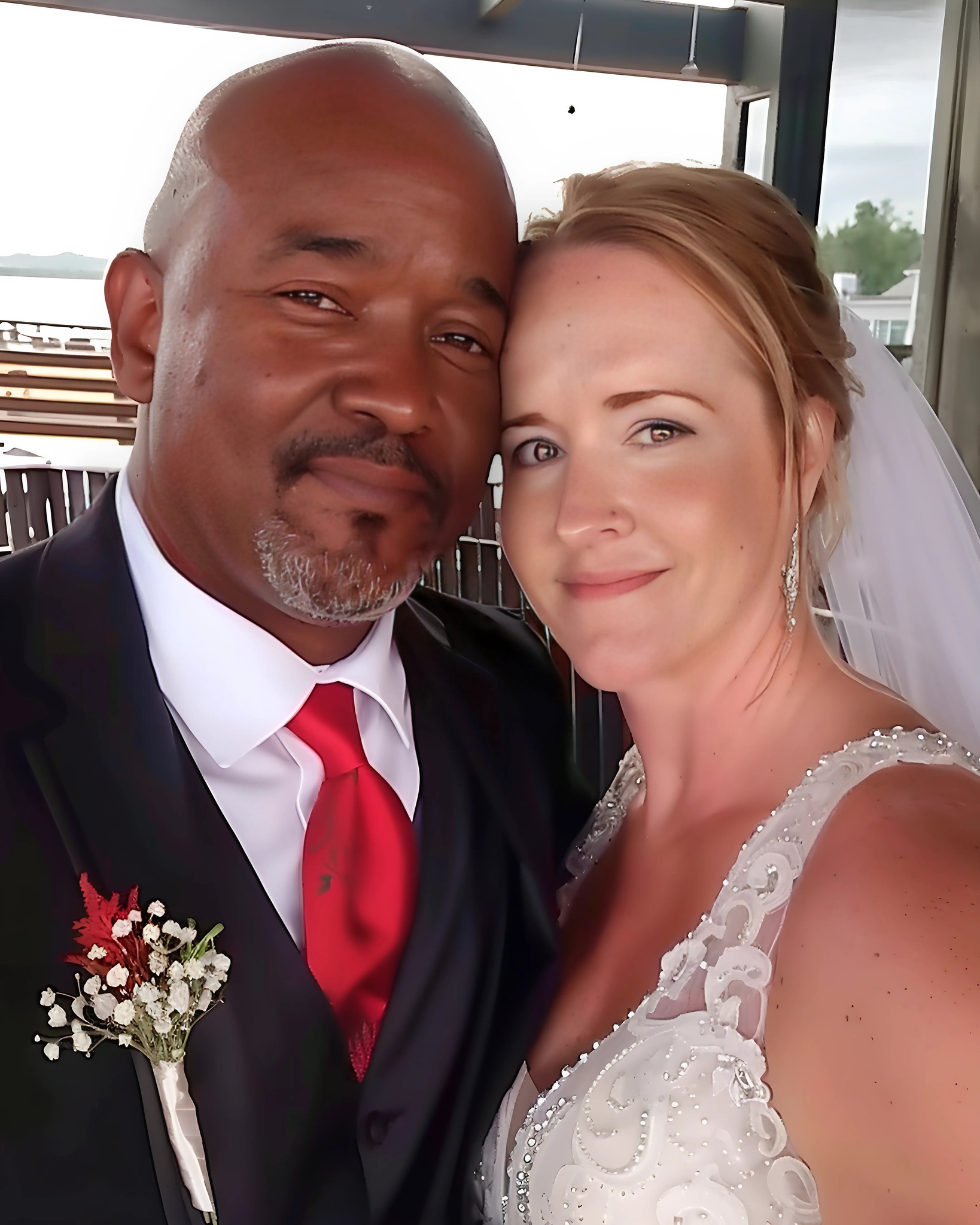 Wyszłam za mąż za najlepszego przyjaciela z dzieciństwa — w noc poślubną wyjawił mi rodzinną tajemnicę, która omal mnie nie zniszczyła.