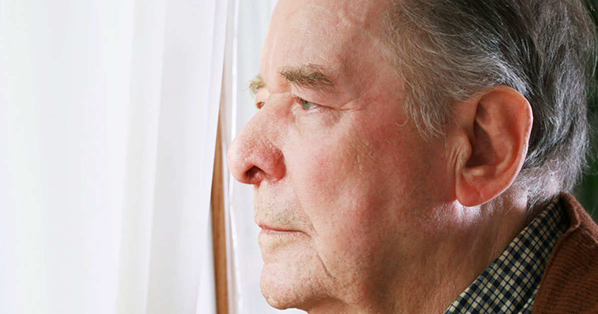 Miła kelnerka zapłaciła za kawę starszego mężczyzny, nie mając pojęcia, kim on jest.