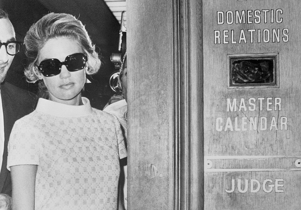 Kultowa aktorka z lat 70. wywołuje burzliwe reakcje po spacerze z psami