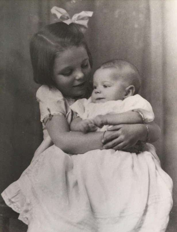 Od schronu przeciwlotniczego do światła reflektorów: została gwiazdą i dziś ma 90 lat.