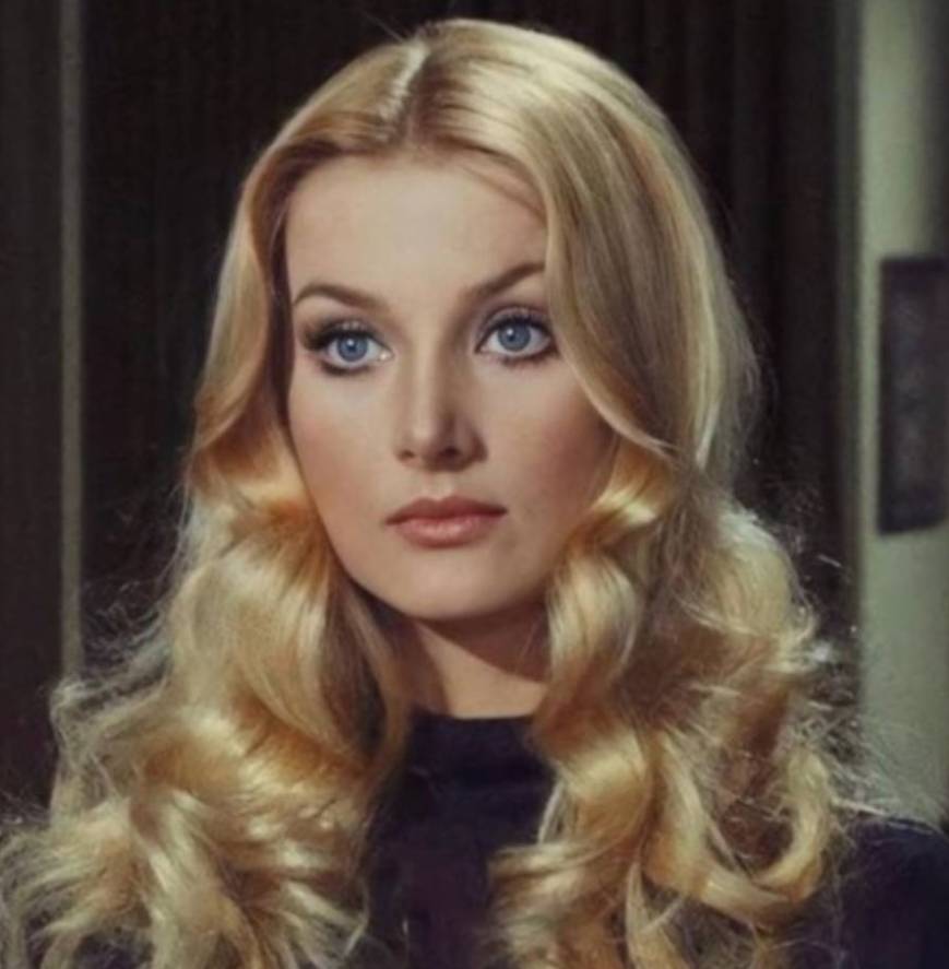 Była jedną z ikon Hollywoodu, znaną ze swojego niezrównanego uroku. Dziś jest dostojną starszą panią. Kim może być ta legendarna aktorka?