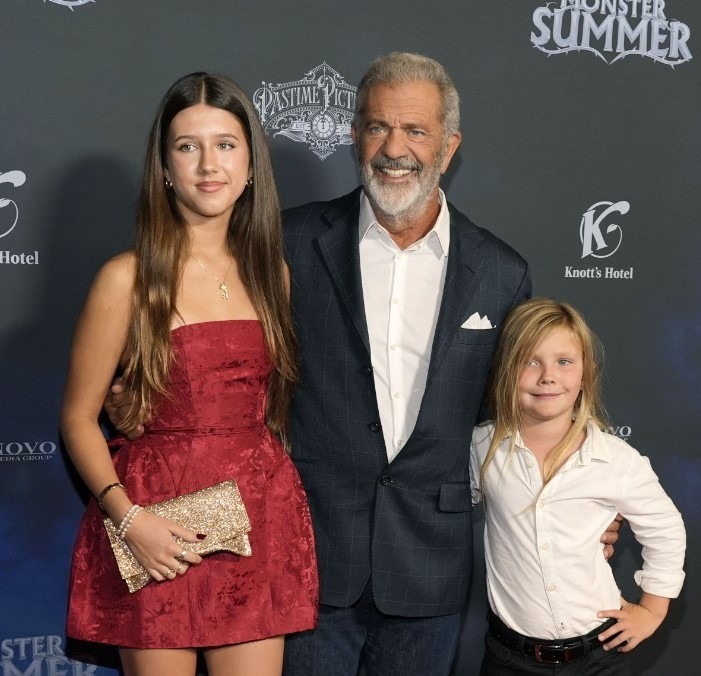 „Być jej modelką!” Fani są zachwyceni 15-letnią córką Mela Gibsona, z którą pojawił się on publicznie.