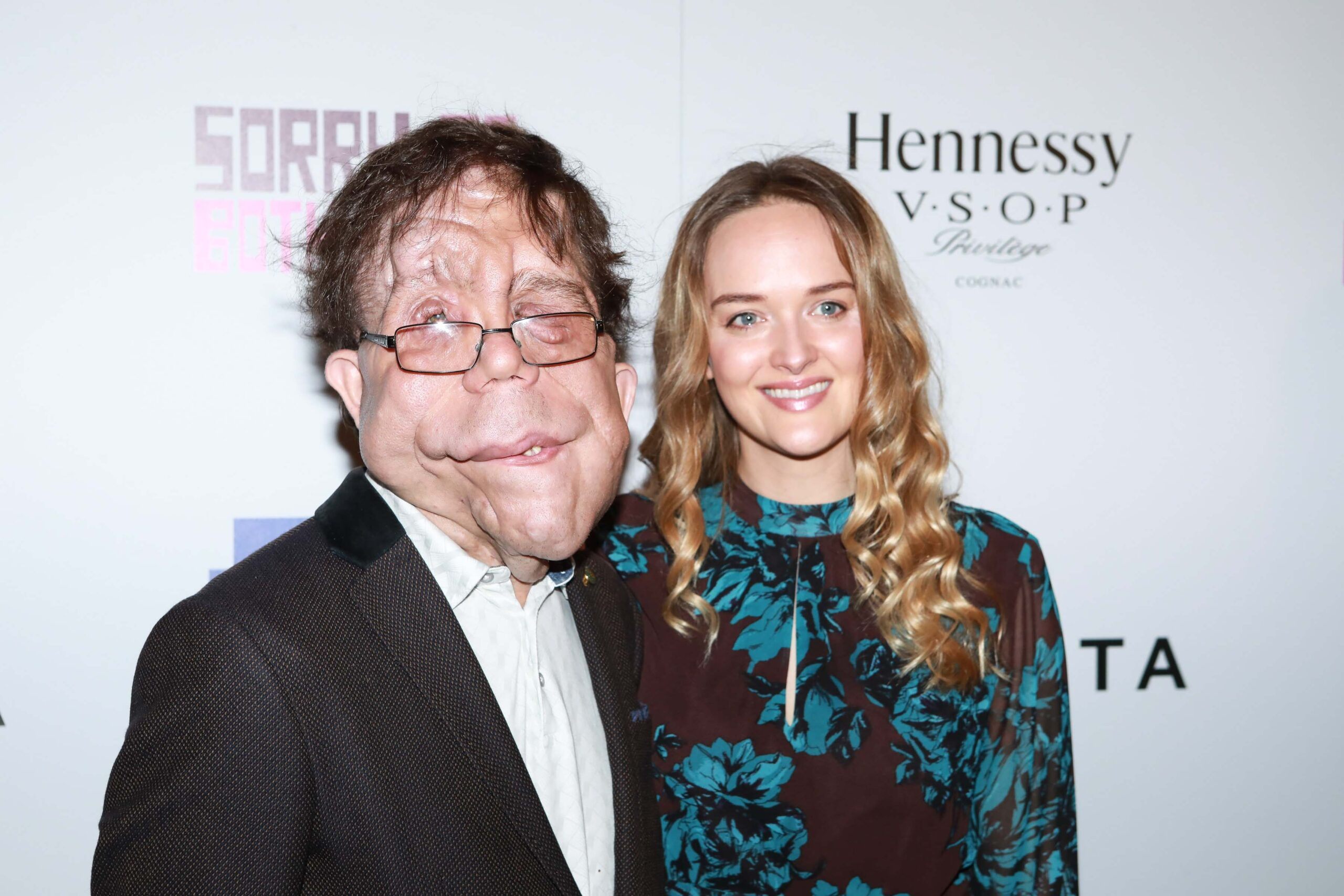 Niesamowita historia aktora Adama Pearsona: jest inspiracją dla milionów ludzi.