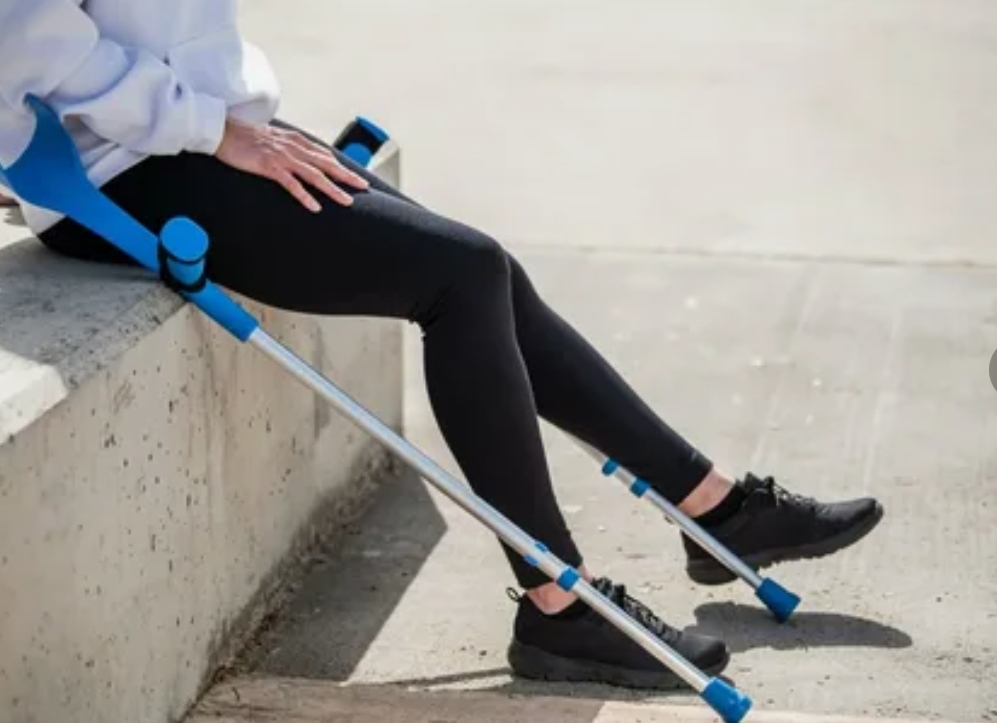 Ojciec towarzyszy swojej niepełnosprawnej córce na balu maturalnym – kilka dni później w skrzynce pocztowej czeka na niego niespodzianka w postaci 10 000 dolarów!