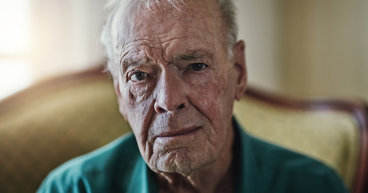 Pięciu surowych motocyklistów znęcało się nad 90-letnim weteranem – po kilku sekundach ziemia zadrżała od ryku motocykli.