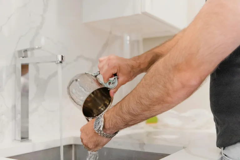 Mój mąż niespodziewanie zaskoczył mnie romantyczną kolacją, ale krył się za tym straszny powód.