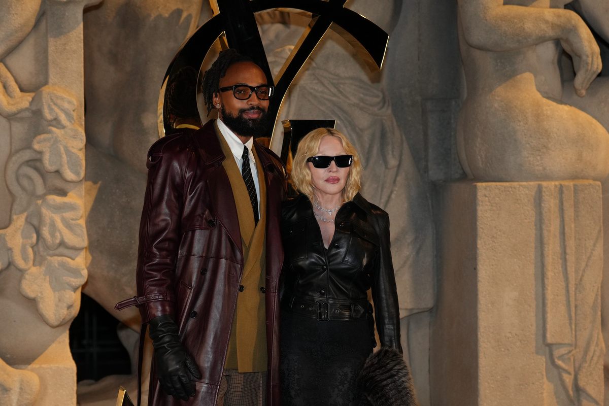 „Młodzi powinni sypiać z młodymi”. 67-letnia Madonna powiedziała upragnione „tak” swojemu 29-letniemu ukochanemu.