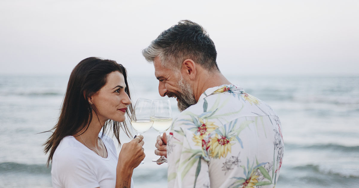 Mężczyzna poszedł na pierwszą randkę ze swoją koleżanką z pracy i zauważył, że ona robi wszystko, aby ją zepsuć.