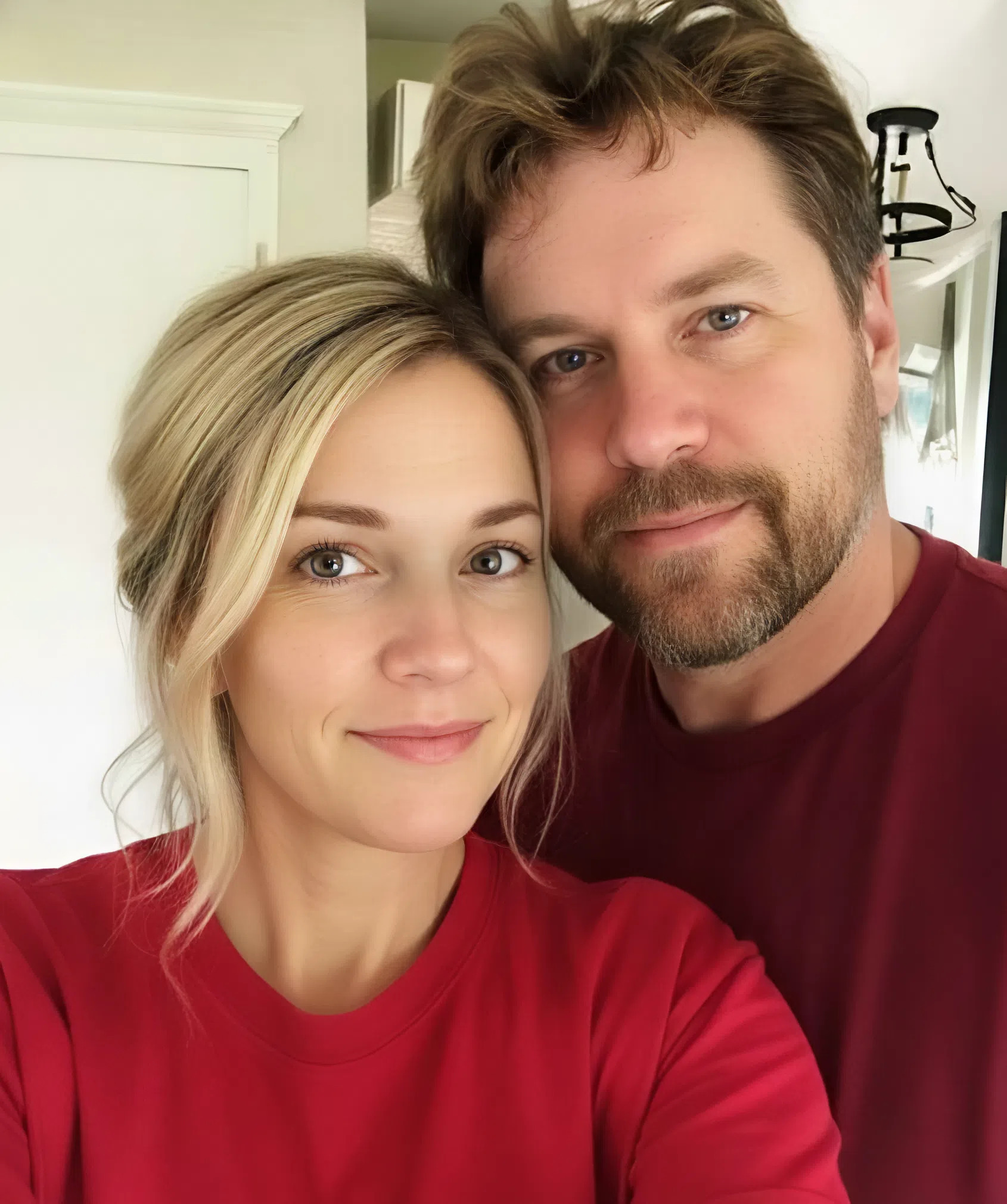 Mężczyzna poszedł na pierwszą randkę ze swoją koleżanką z pracy i zauważył, że ona robi wszystko, aby ją zepsuć.