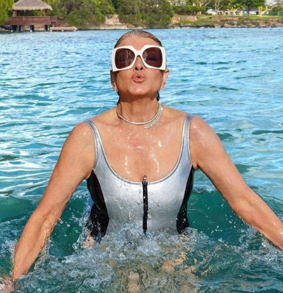 Martha Stewart w wieku 81 lat zostaje najstarszą modelką w stroju kąpielowym na okładce „Sports Illustrated”: jej zdjęcia!