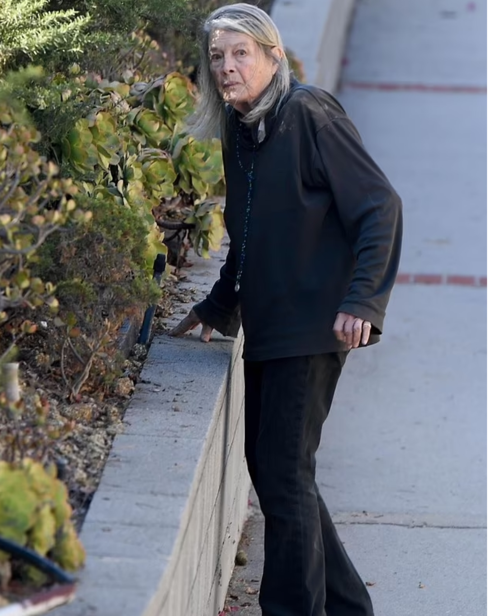 Legenda lat 70. na spacerze. Rozpoznajecie ją?