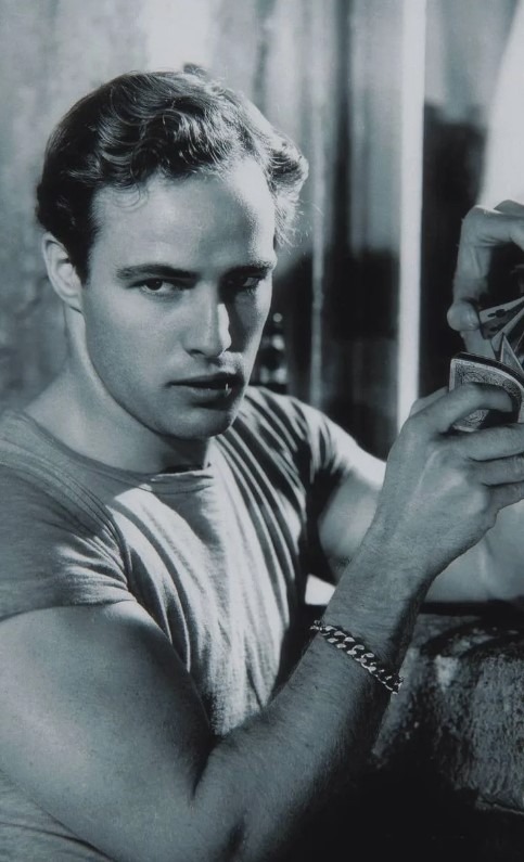 Poznajcie, kim on jest! Ikoniczna gwiazda filmowa teraz nie do poznania po drastycznej metamorfozie!