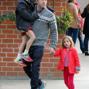 „Jest wierną kopią swojego ojca”: paparazzi sfotografowali córkę Bena Afflecka i Jennifer Garner