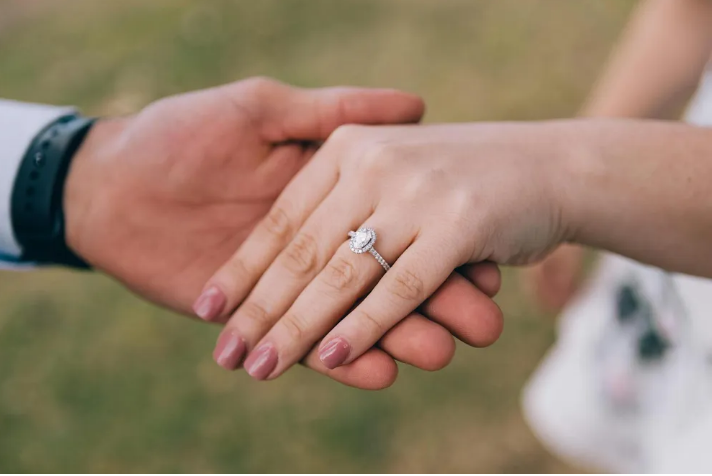 Poszedłem do restauracji, aby po raz pierwszy spotkać się z rodzicami mojej narzeczonej, ale to, co zrobili, sprawiło, że odwołałem ślub.