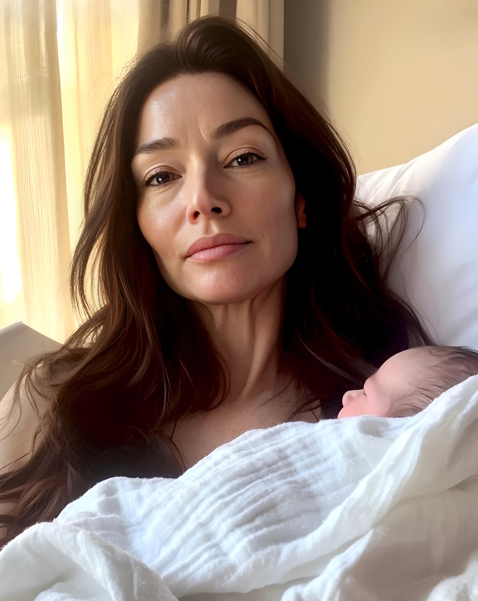 Mój nowo narodzony maluch płakał przez cały dzień, bez względu na to, co robiliśmy — to, co znalazłam w jego łóżeczku, doprowadziło mnie do szału.