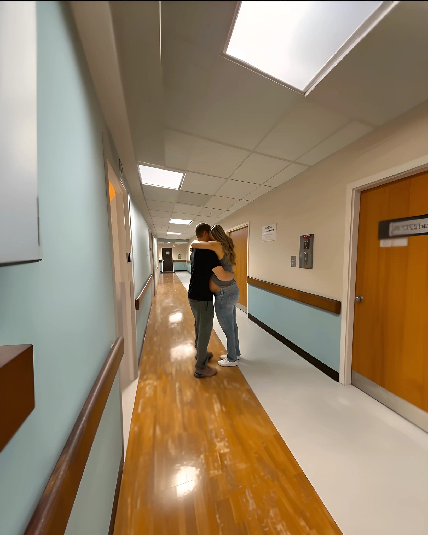 Mój mąż zostawił mnie dla swojej kochanki, gdy ciąża zmieniła moje ciało — po latach znów ich spotkałam i karma przemówiła głośniej niż słowa.