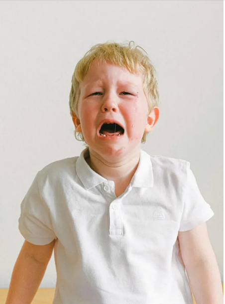 Kiedy pracowałam w supermarkecie daleko od domu, mój sześcioletni syn wbiegł płacząc.