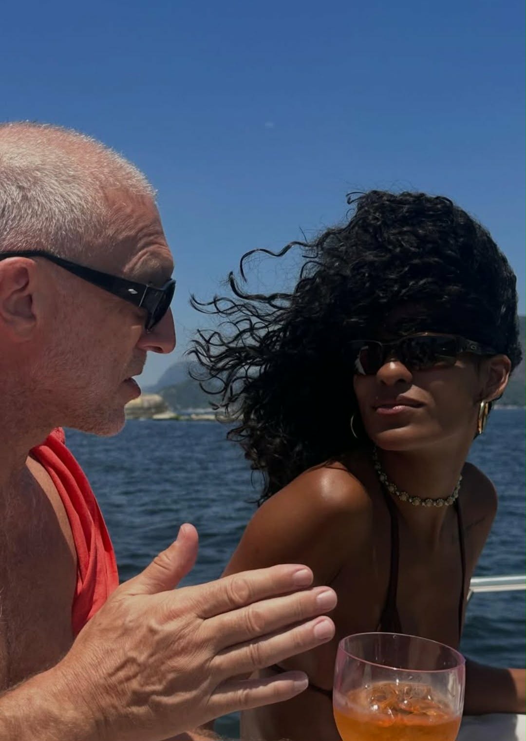 Czy to na pewno jego syn? Paparazzi pokazali długo oczekiwanego następcę Kassel od 29-letniej modelki, a fani zaczęli wątpić.