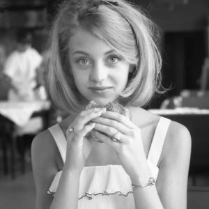 „Ona miała dwadzieścia lat, a on zaledwie piętnaście, kiedy się zakochali”: ta hollywoodzka para jest dumna ze swojego szczęśliwego, długoletniego wspólnego życia.