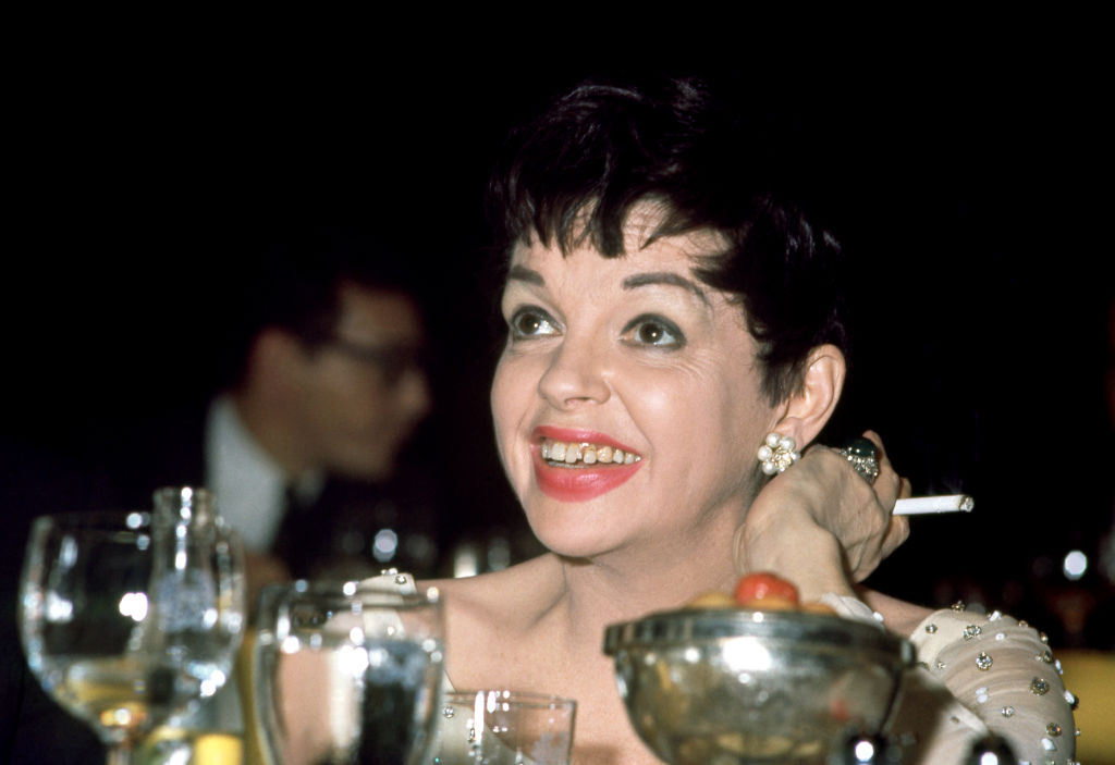 Od chaosu dzieciństwa do legendy Hollywoodu: tragiczny triumf Judy Garland
