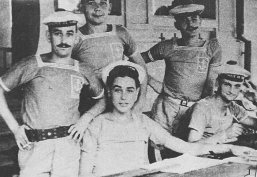 Zgadniesz, kto to jest dziecko na zdjęciu? Dzisiaj jest sławną osobistością – będziesz zaskoczony, gdy się dowiesz!