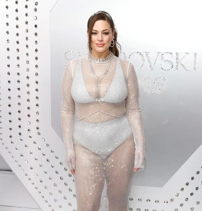 „Wstyd? Nie, nie wiemy, co to jest”: 7 gwiazd, które nie wstydziły się pokazać swoich ciał w „nagich” sukienkach.