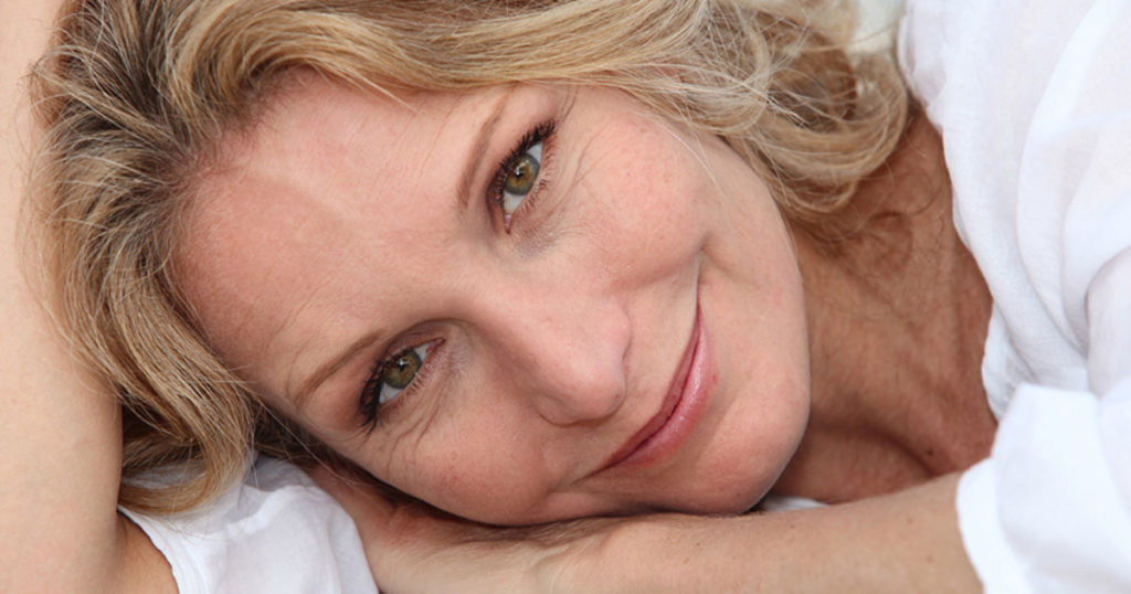 Spałam z nieznajomym, gdy miałam 62 lata... a następnego ranka prawda całkowicie mnie wytrąciła z równowagi...