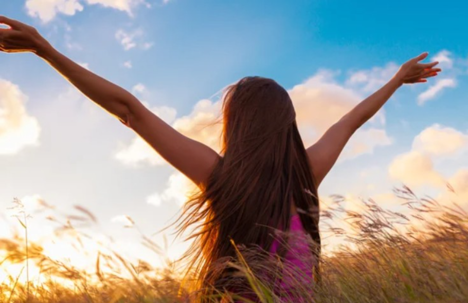 Moja córka zrobiła na szydełku 80 czapeczek dla chorych dzieci – a potem moja teściowa wyrzuciła je i powiedziała: „Ona nie jest moją krwią”.