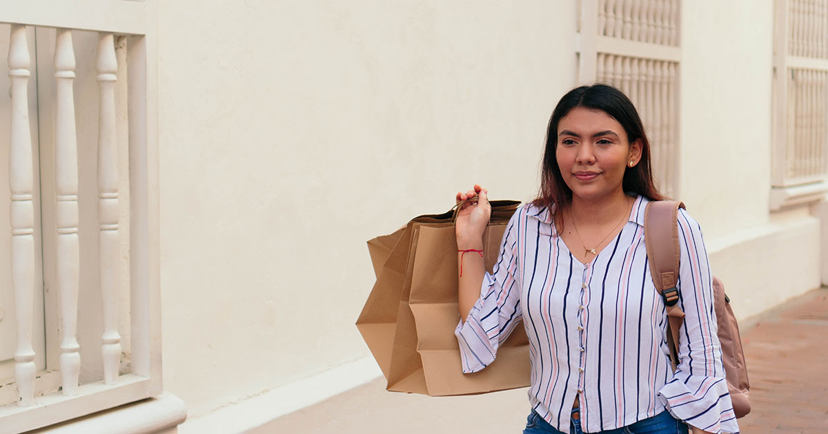Kupiłem lunch dla ciężarnej kasjerki po tym, jak roszczeniowy klient na nią nakrzyczał – tydzień później dział kadr wezwał mnie do swojego biura.