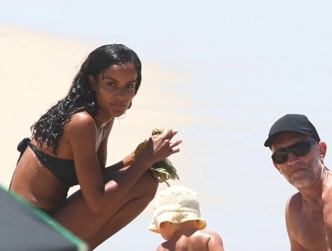 Czy to na pewno jego syn? Paparazzi pokazali długo oczekiwanego następcę Kassel od 29-letniej modelki, a fani zaczęli wątpić.