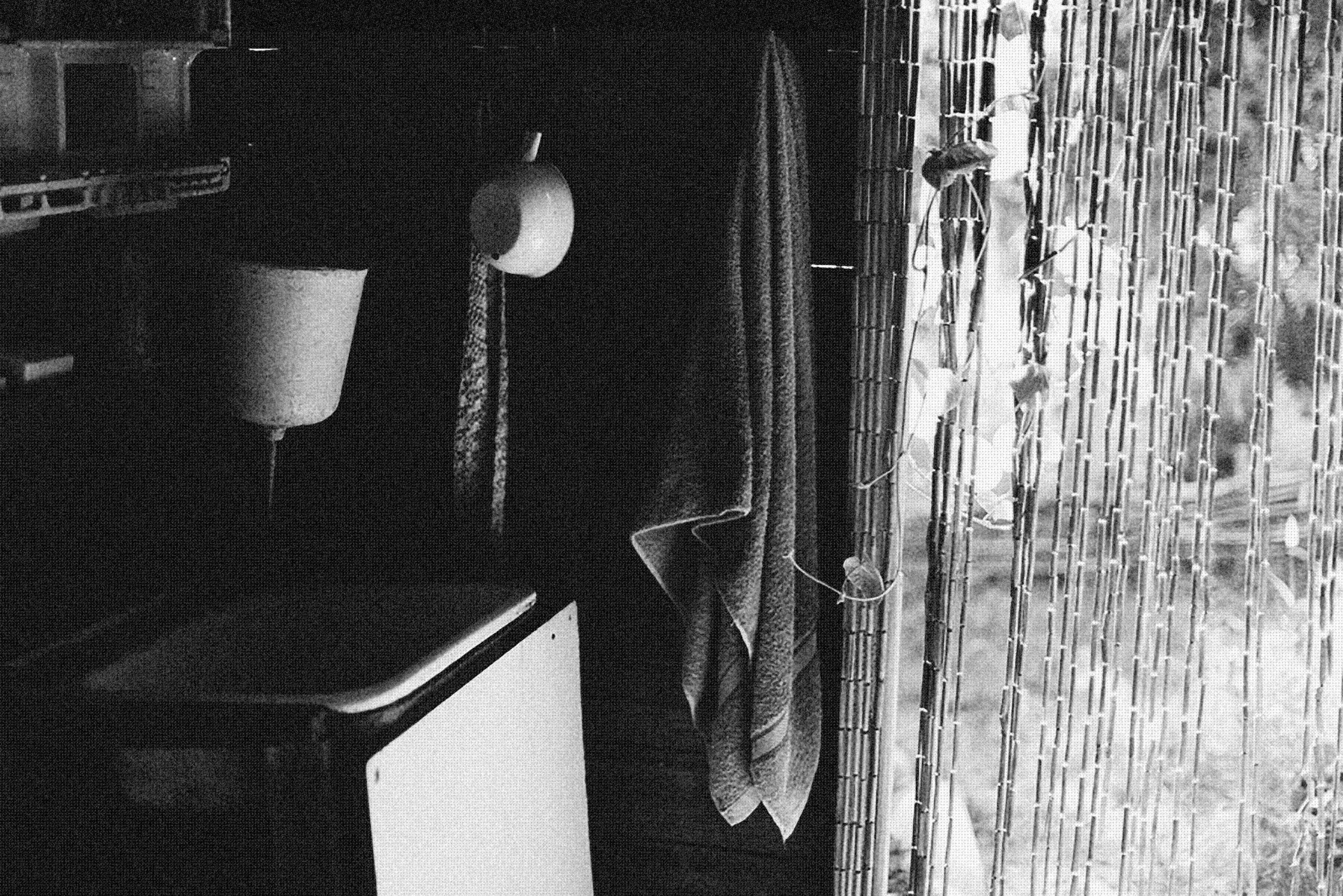 Kelner został zwolniony za to, że pozwolił bezdomnemu pozostać w restauracji – rano na progu pojawił się bilet lotniczy.