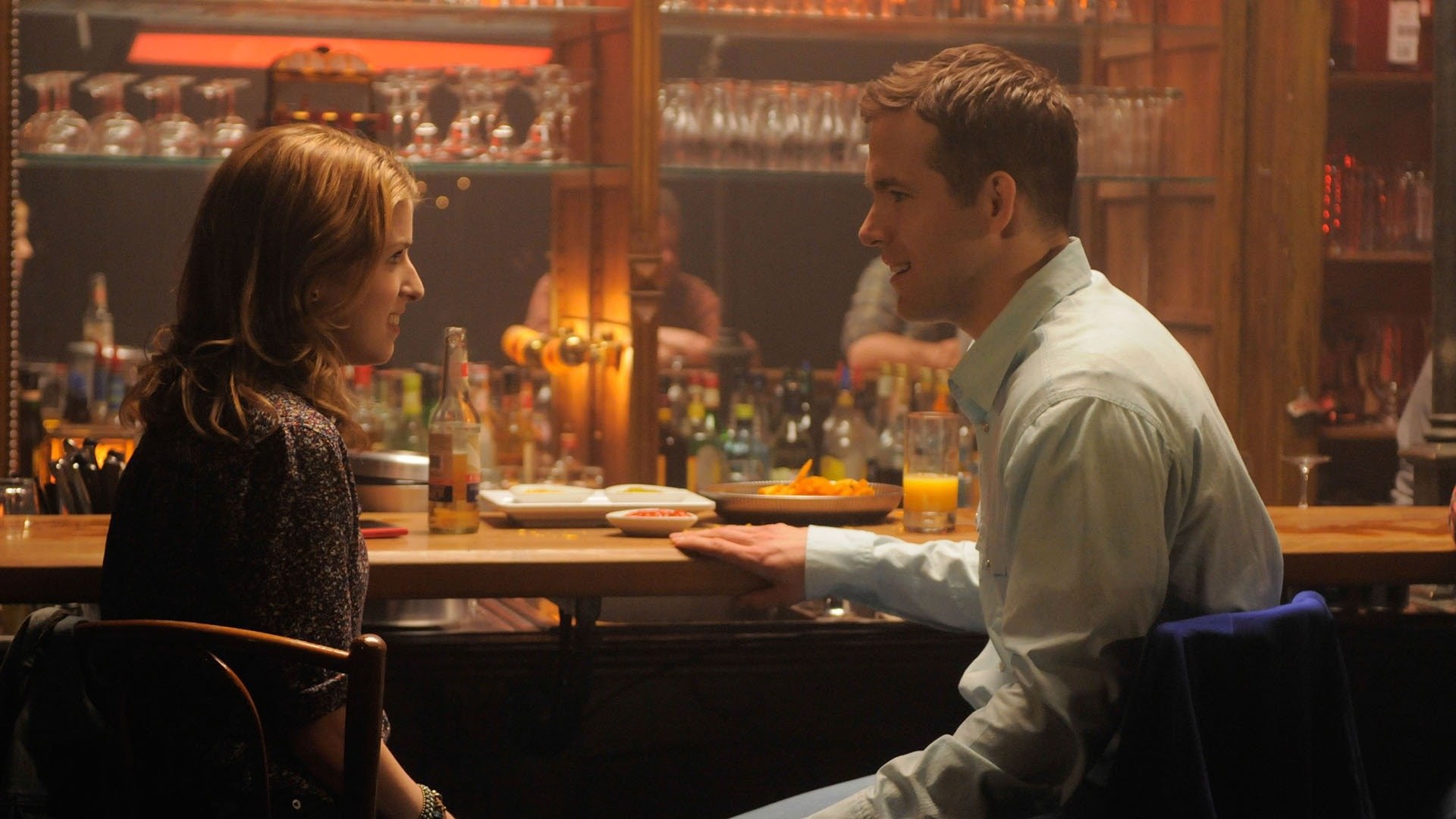 Mój mąż zaprosił mnie na ważną kolację biznesową z japońskim klientem. Uśmiechałam się, kiwałam głową i wydawało się, że idealnie odgrywam rolę żony-ozdoby.