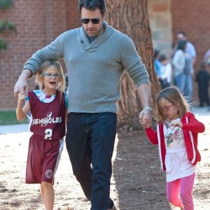 „Jest wierną kopią swojego ojca”: paparazzi sfotografowali córkę Bena Afflecka i Jennifer Garner