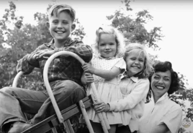 „Nie jesteś wystarczająco ładna” – mówili ludzie. A ona zdobyła dwie statuetki Oscara i wychowała dwóch synów, którzy również stali się sławni!