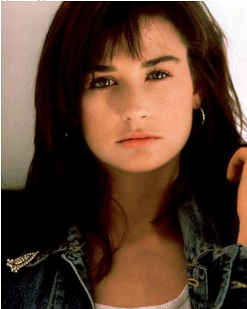 20 eleganckich kobiet z lat 90., które nie potrzebowały silikonu ani photoshopa. Spójrzcie tylko na nie!